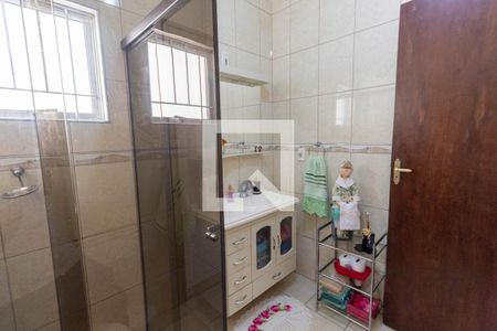 Casa à venda com 212m², 4 quartos e 4 vagasBanheiro 2