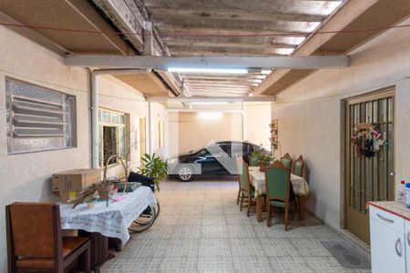 Casa à venda com 212m², 4 quartos e 4 vagasQuintal