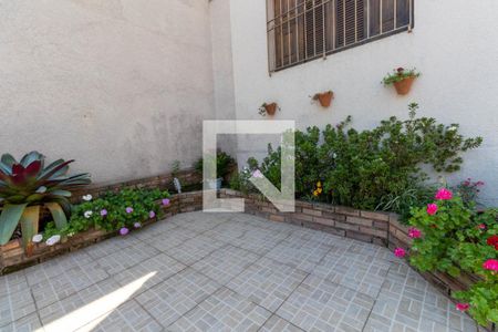 Casa à venda com 212m², 4 quartos e 4 vagasQuintal