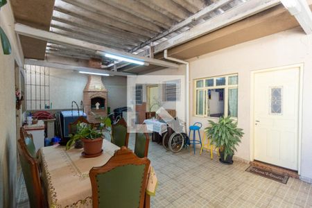 Casa à venda com 212m², 4 quartos e 4 vagasQuintal