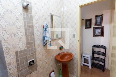 Casa à venda com 212m², 4 quartos e 4 vagasBanheiro 2 