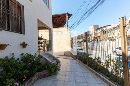 Casa à venda com 212m², 4 quartos e 4 vagasQuintal