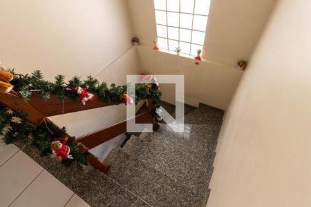 Casa à venda com 212m², 4 quartos e 4 vagasEscada