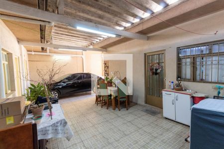 Casa à venda com 212m², 4 quartos e 4 vagasQuintal