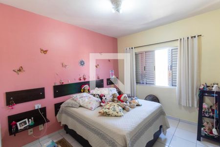 Casa à venda com 212m², 4 quartos e 4 vagasQuarto Suíte