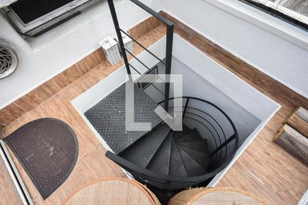Casa de condomínio à venda com 130m², 2 quartos e 2 vagasEscada
