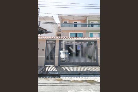 Casa à venda com 188m², 3 quartos e 4 vagas Casa à venda com 188m², 3 quartos e 4 vagasFachada