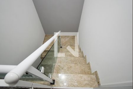 Casa à venda com 188m², 3 quartos e 4 vagas Casa à venda com 188m², 3 quartos e 4 vagasEscada