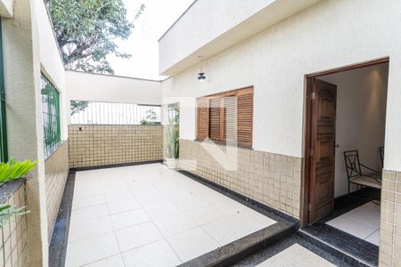 Casa à venda com 400m², 5 quartos e 4 vagasEntrada