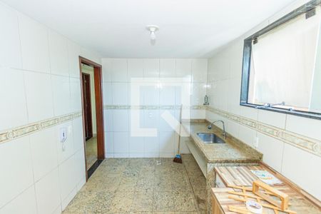 Apartamento à venda com 120m², 3 quartos e sem vaga Apartamento à venda com 120m², 3 quartos e sem vagaCozinha e Área de Serviço
