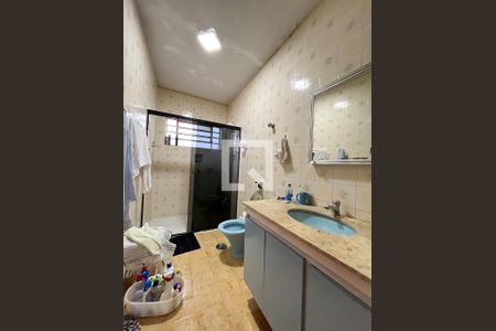 Casa à venda com 300m², 4 quartos e 5 vagasBanheiro Social