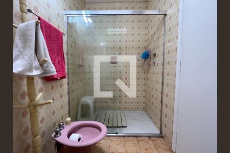 Casa à venda com 300m², 4 quartos e 5 vagasBanheiro da Suíte 2