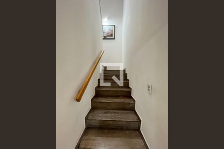 Escada de casa para alugar com 4 quartos, 300m² em Vila da Saúde, São Paulo