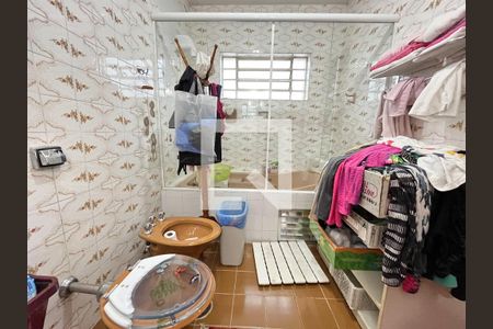 Casa à venda com 300m², 4 quartos e 5 vagasBanheiro da Suíte 1
