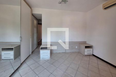 Casa à venda com 138m², 3 quartos e 2 vagasSuíte