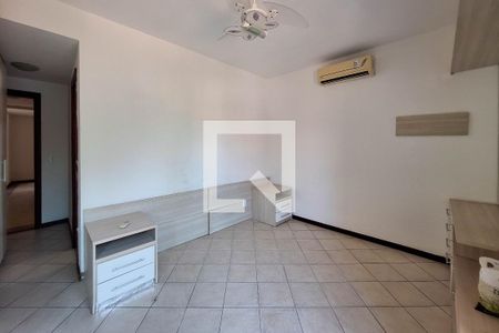 Casa à venda com 138m², 3 quartos e 2 vagasSuíte