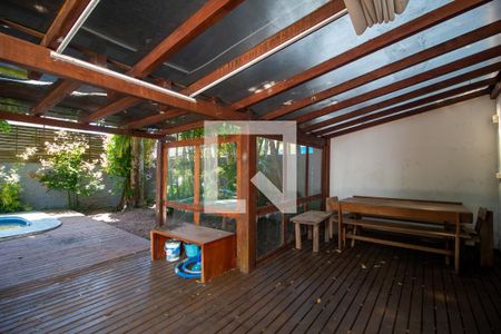 Casa à venda com 259m², 4 quartos e 5 vagasQuintal