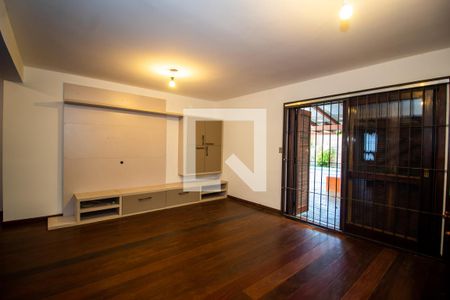 Casa à venda com 259m², 4 quartos e 5 vagasSala