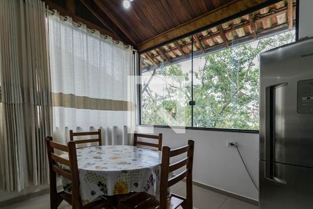 Sala de casa para alugar com 2 quartos, 90m² em Jardim Nathalie, Mogi das Cruzes