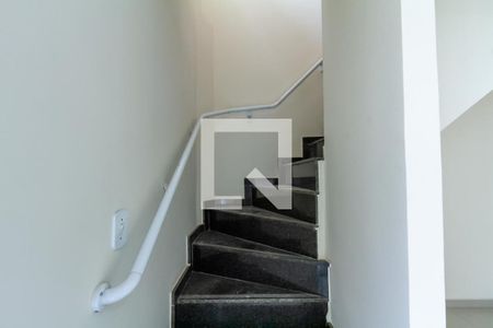 Apartamento à venda com 122m², 2 quartos e 1 vaga Apartamento à venda com 122m², 2 quartos e 1 vagaEscada