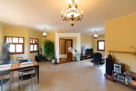 Casa à venda com 313m², 3 quartos e 3 vagas Casa à venda com 313m², 3 quartos e 3 vagasSalas