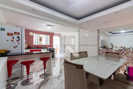 Casa à venda com 180m², 4 quartos e 2 vagasCozinha 