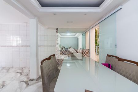 Casa à venda com 180m², 4 quartos e 2 vagasCozinha 