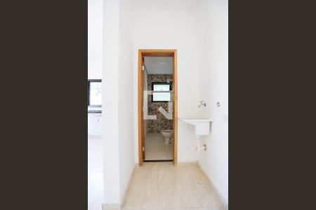 Área de serviço e banheiro de kitnet/studio para alugar com 1 quarto, 32m² em Granja Viana, Cotia