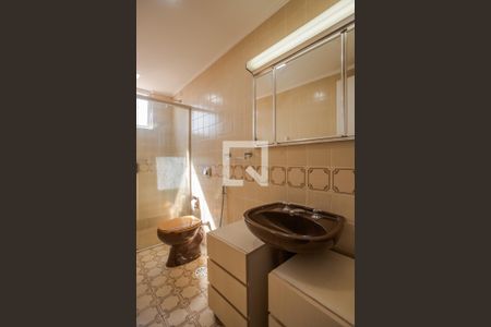 Banheiro de apartamento à venda com 2 quartos, 74m² em Floresta, Porto Alegre