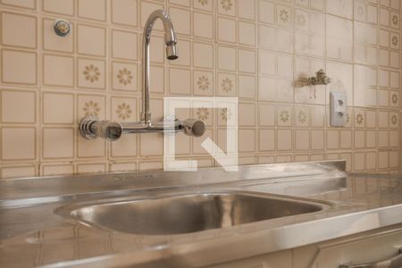 Cozinha de apartamento à venda com 2 quartos, 74m² em Floresta, Porto Alegre
