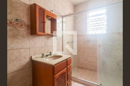 Banheiro social de casa para alugar com 3 quartos, 150m² em Jardim Lindóia, Porto Alegre