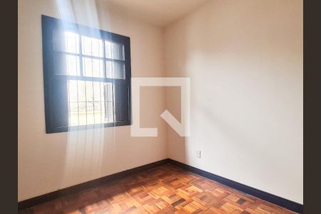 Quarto 1 de casa para alugar com 3 quartos, 150m² em Jardim Lindóia, Porto Alegre