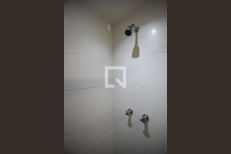 Apartamento para alugar com 40m², 1 quarto e 1 vagaChuveiro do Banheiro da Suíte 