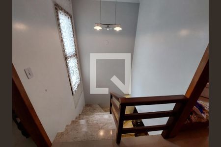 Casa à venda com 178m², 3 quartos e 2 vagasEscada