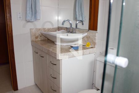 Casa à venda com 178m², 3 quartos e 2 vagasBanheiro do Quarto 1 