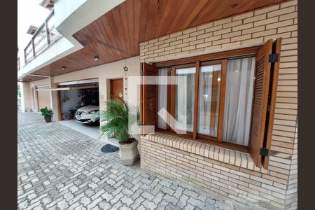 Casa à venda com 178m², 3 quartos e 2 vagasÁrea Externa