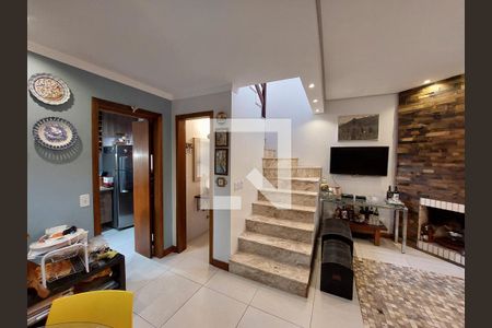 Sala de casa à venda com 3 quartos, 178m² em Tristeza, Porto Alegre