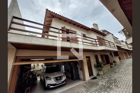 Casa à venda com 178m², 3 quartos e 2 vagasÁrea Externa