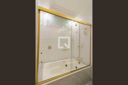 Apartamento à venda com 478m², 3 quartos e 3 vagas Apartamento à venda com 478m², 3 quartos e 3 vagasBanheiro da Suíte 2