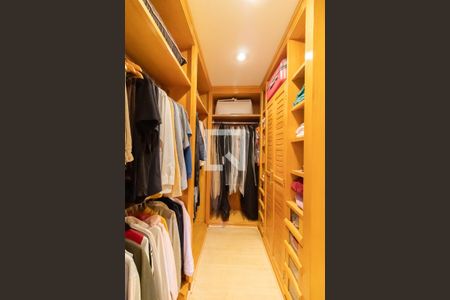 Apartamento à venda com 478m², 3 quartos e 3 vagas Apartamento à venda com 478m², 3 quartos e 3 vagasCloset da Suíte Master Senhor
