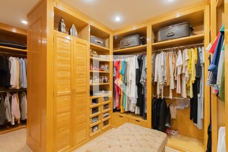 Apartamento à venda com 478m², 3 quartos e 3 vagas Apartamento à venda com 478m², 3 quartos e 3 vagasCloset da Suíte Master Senhora