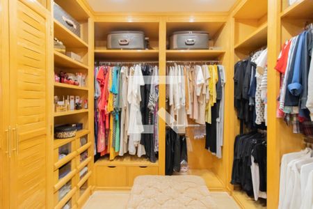 Apartamento à venda com 478m², 3 quartos e 3 vagas Apartamento à venda com 478m², 3 quartos e 3 vagasCloset da Suíte Master Senhora