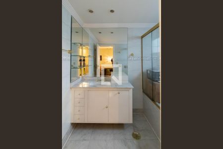 Apartamento à venda com 478m², 3 quartos e 3 vagas Apartamento à venda com 478m², 3 quartos e 3 vagasBanheiro da Suíte 3