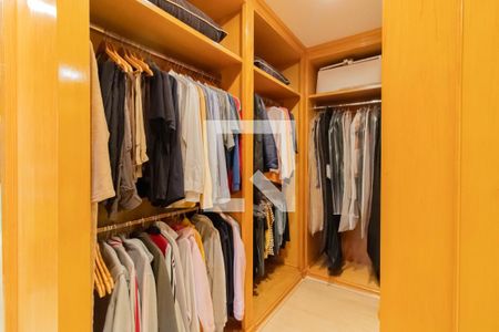Apartamento à venda com 478m², 3 quartos e 3 vagas Apartamento à venda com 478m², 3 quartos e 3 vagasCloset da Suíte Master Senhor