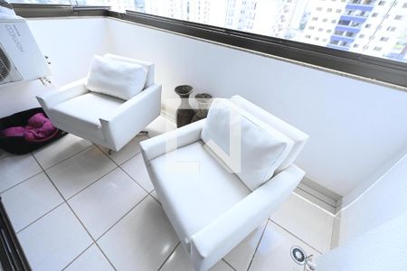 Apartamento para alugar com 97m², 3 quartos e 2 vagasVaranda
