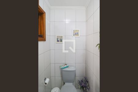 Casa de condomínio à venda com 276m², 3 quartos e 3 vagasLavabo