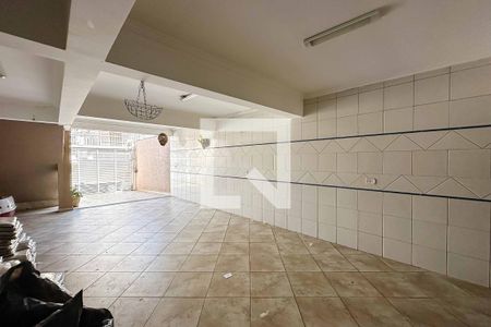 Casa à venda com 200m², 3 quartos e 5 vagas Casa à venda com 200m², 3 quartos e 5 vagasGaragem