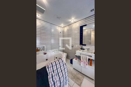 Banheiro do Quarto 1  de casa para alugar com 3 quartos, 200m² em São Domingos, São Paulo