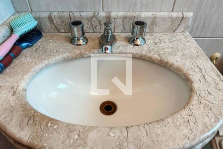 Casa à venda com 200m², 3 quartos e 5 vagas Casa à venda com 200m², 3 quartos e 5 vagasBanheiro