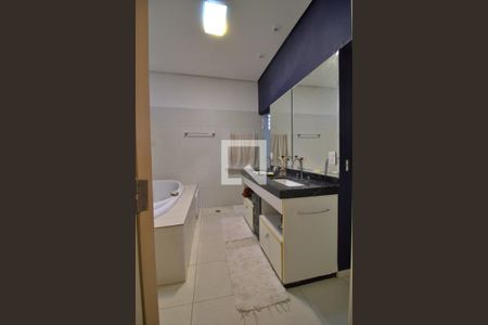 Casa para alugar com 370m², 3 quartos e 3 vagasBanheiro da Suíte 2